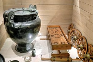 Cratère de la tombe de Vix, sépulture à char
